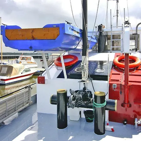 Ботель Houseboat Hollandischer Schlepper Ribnitz-damgarten - Dos061003-u